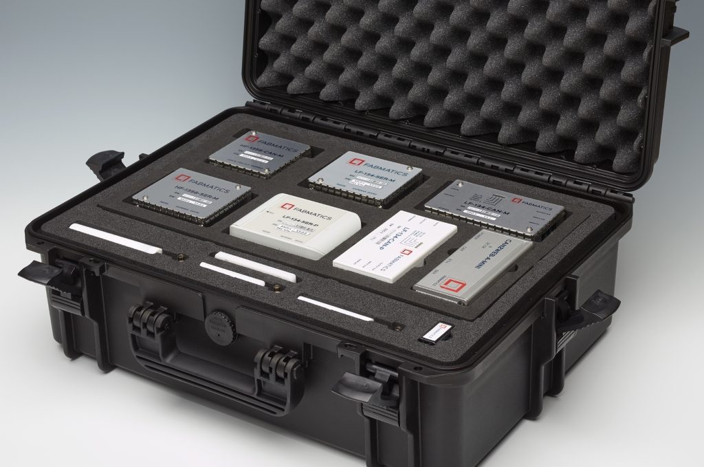 Koffer mit LF- und HF-RFID-Readern sowie passendem Zubehör
